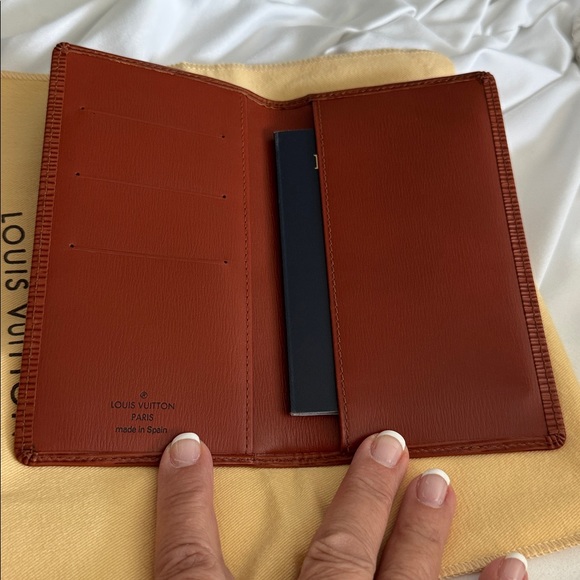 EUC orange/brown LV epi pocket organizer - Picture 10 of 15